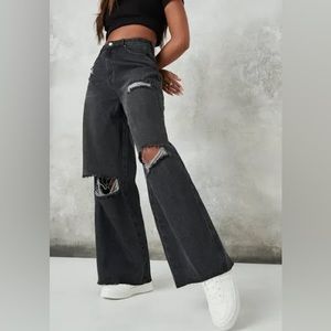 Trendy missguided knee rip baggy boyfriend jeans